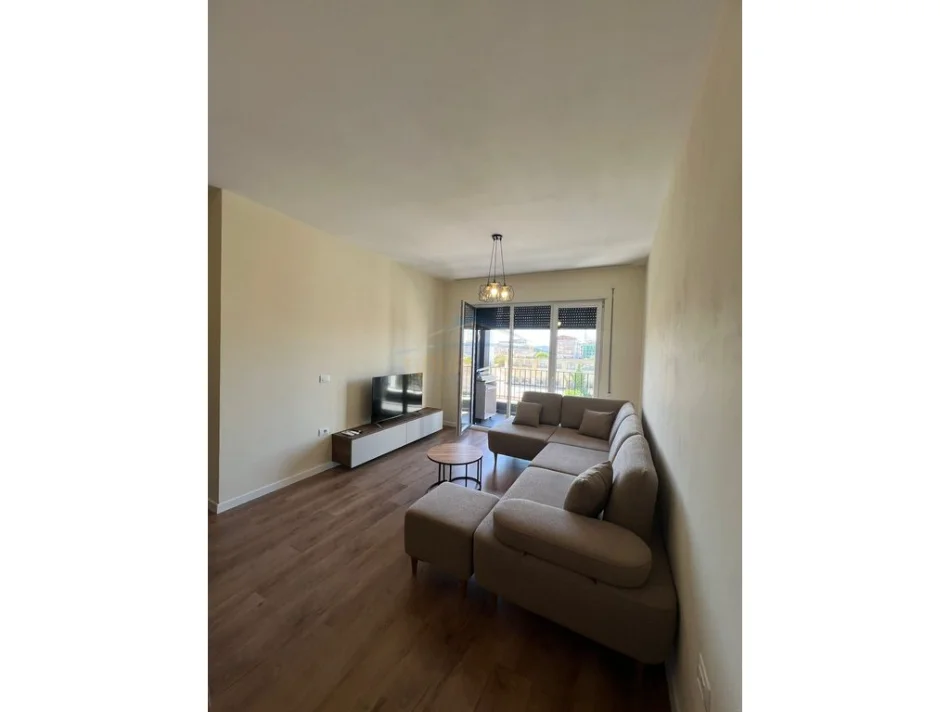 Tirane, jepet me qera apartament 2+1 Kati 2, 104 m² 800 € (5 Maji)