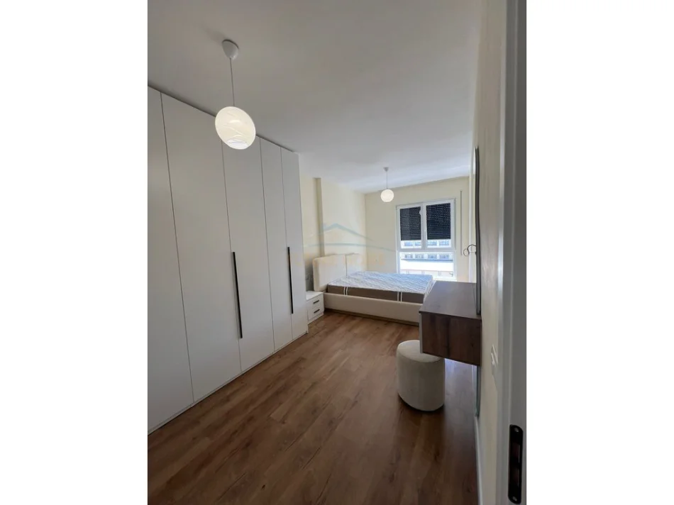 Tirane, jepet me qera apartament 2+1 Kati 2, 104 m² 800 € (5 Maji)