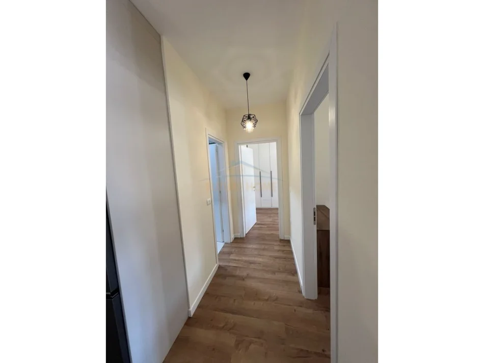 Tirane, jepet me qera apartament 2+1 Kati 2, 104 m² 750€ (Rruga 5 Maji prane Concord Center)