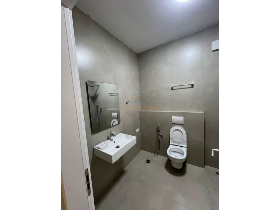 Tirane, jepet me qera apartament 2+1 Kati 2, 104 m² 800 € (5 Maji)