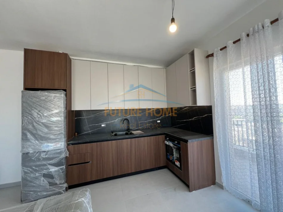 Tirane, jepet me qera apartament 1+1+Ballkon Kati 8, 71 m² 550 € (Dritan Hoxha)