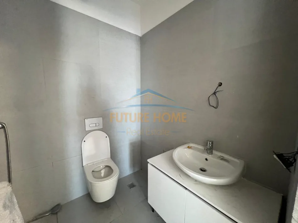 Tirane, jepet me qera apartament 1+1+Ballkon Kati 8, 71 m² 550 € (Dritan Hoxha)