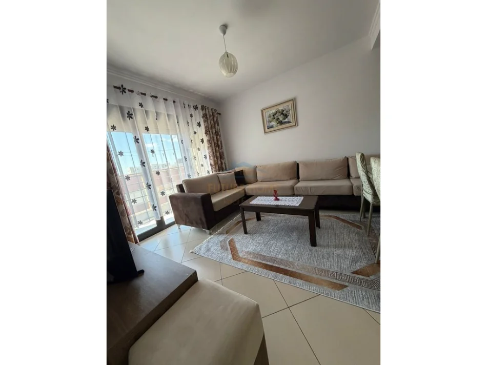 Tirane, jepet me qera apartament 2+1 Kati 4, 76 m² 550 € (casa italia)