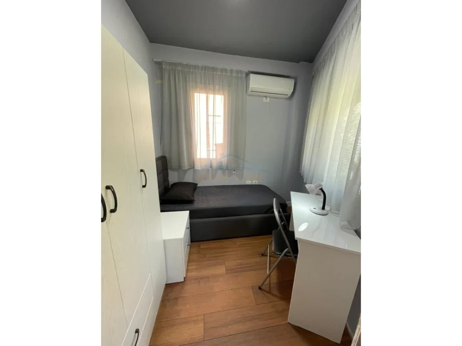 Tirane, jepet me qera apartament 2+1+Ballkon Kati 1, 84 m² 600 € (KOPESHTI BOTANIK)