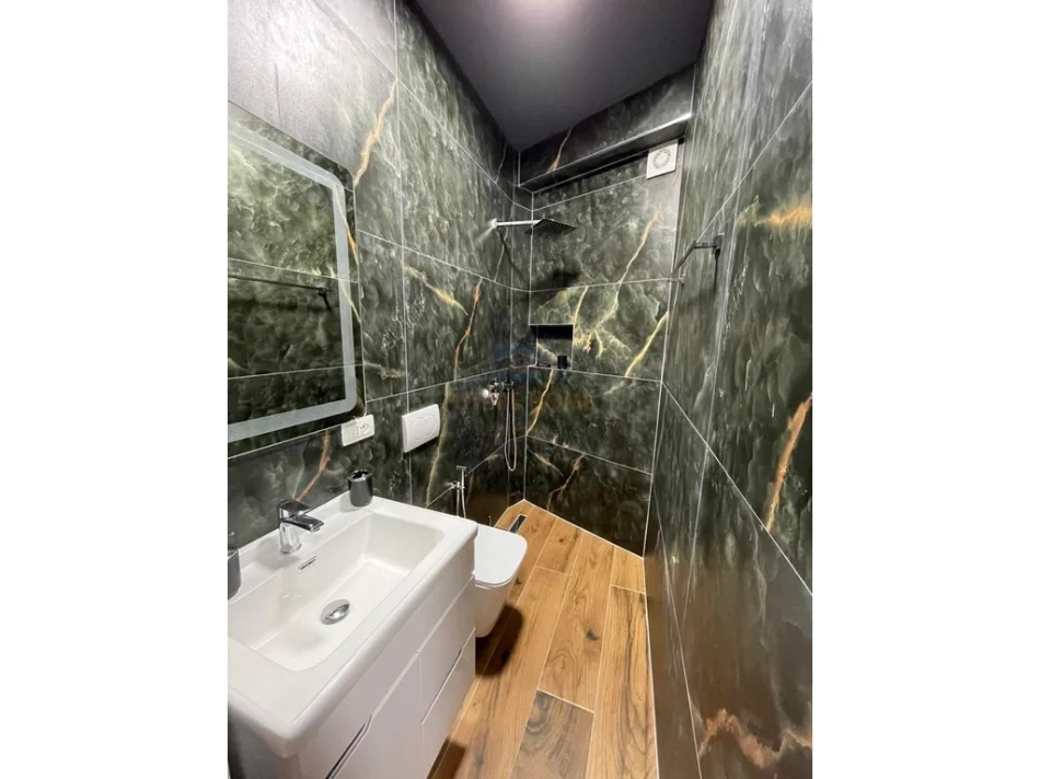Tirane, jepet me qera apartament 2+1+Ballkon Kati 1, 84 m² 600 € (KOPESHTI BOTANIK)