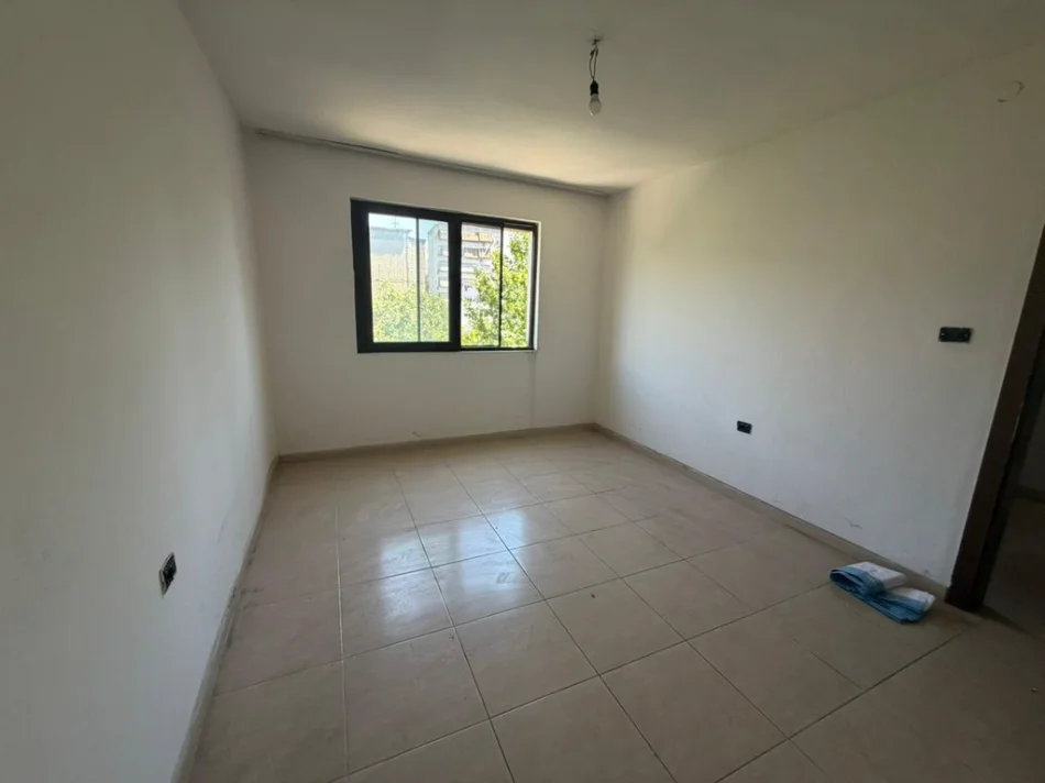 Tirane, shitet apartament 2+1 Kati 4, 65 m² 155.000 € (ISH NISHARAKU)