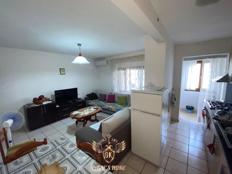 Durres, jap me qera apartament 1+1+Ballkon Kati 2, 70 m² 250 € 