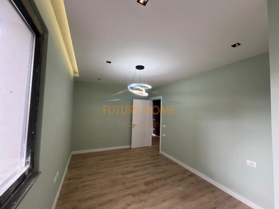Tirane, jepet me qera apartament 3+1 Kati 4, 132 m² 800 € (Unaza e Re)