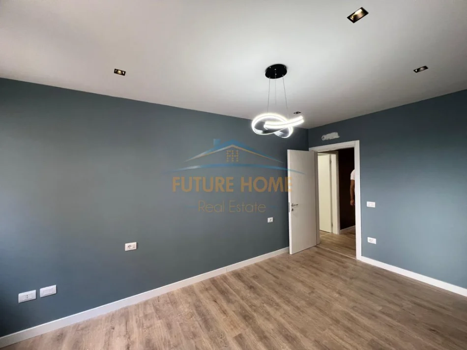 Tirane, jepet me qera apartament 3+1 Kati 4, 132 m² 800 € (Unaza e Re)