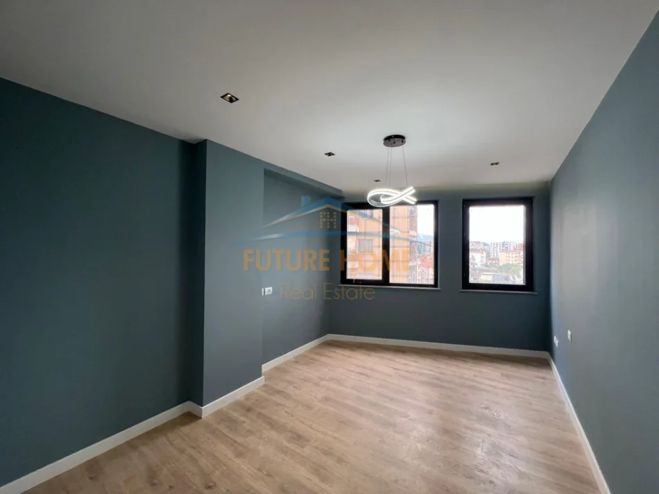 Tirane, jepet me qera apartament 3+1 Kati 4, 132 m² 800 € (Unaza e Re)