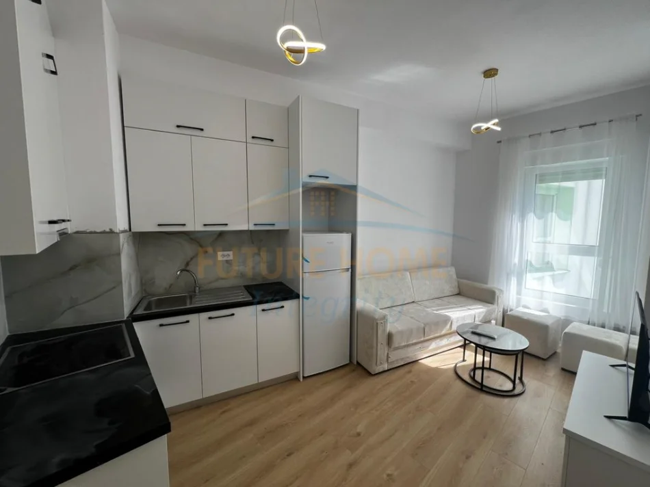 Tirane, jepet me qera apartament 1+1+Ballkon Kati 7, 47 m² 430 € (Rezidenca Kadiu)