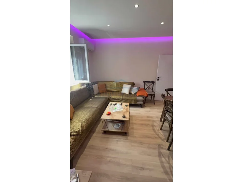 Shitet, Apartament 1+1 Kombinat, Tirane. 0696069906