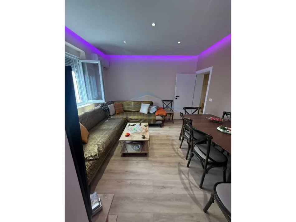 Tirane, shitet apartament 1+1 Kati 2, 47 m² 120.000 € (Kombinat)