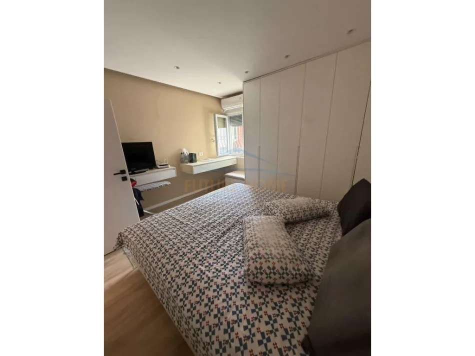 Tirane, shitet apartament 1+1 Kati 2, 47 m² 120.000 € (KOMBINAT)