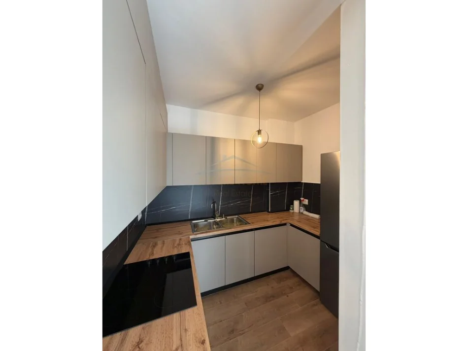 Tirane, jepet me qera apartament 2+1+Ballkon Kati 1, 110 m² 700 € (Akses Tirana, Dogana)