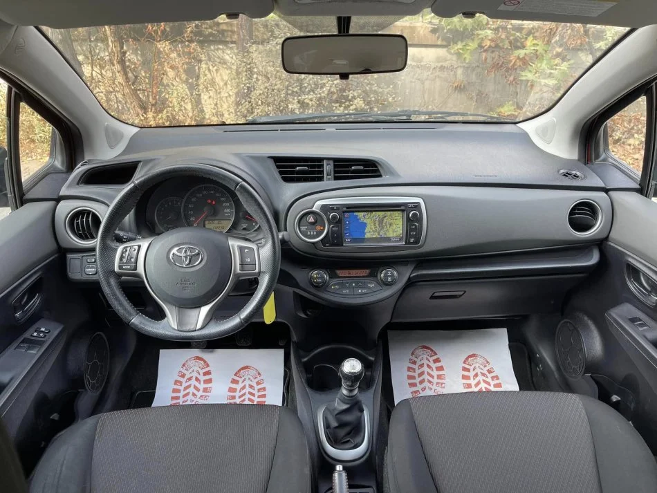 Tirane, shes makine TOYOTA YARIS Benzin, vishnje manuale Klima 172.000 km 5.790 €