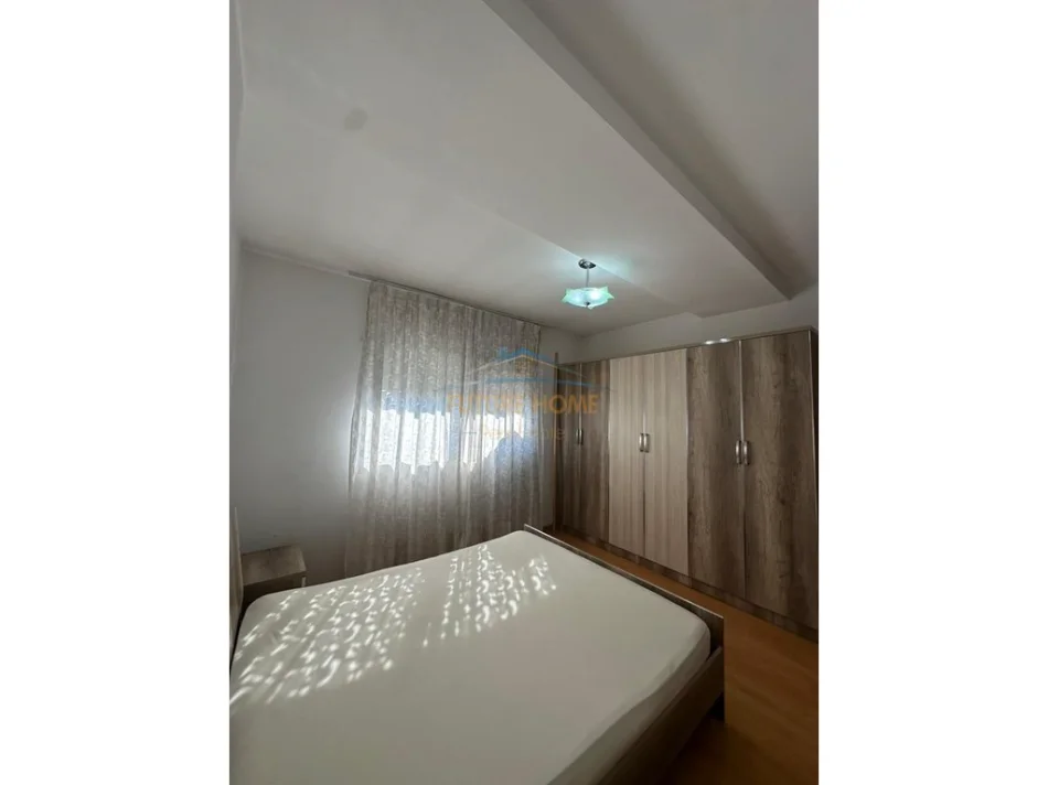 Tirane, jepet me qera apartament 1+1 Kati 6, 81 m² 500 € (Xhamlliku)