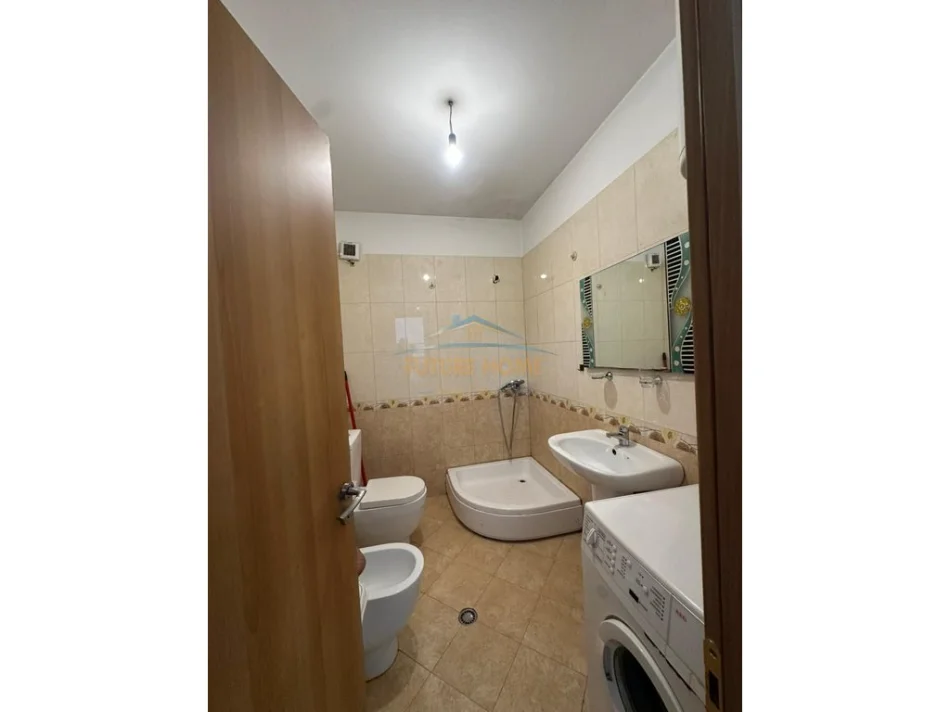 Tirane, jepet me qera apartament 1+1 Kati 6, 81 m² 500 € (Xhamlliku)