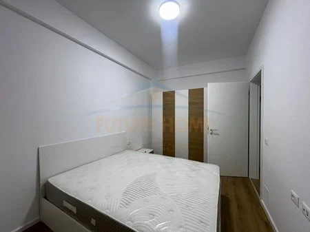 Tirane, jepet me qera apartament 1+1+Ballkon Kati 3, 54 m² 400 € (Fresk)