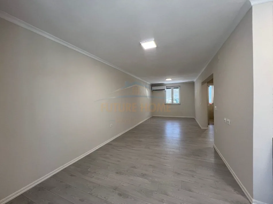 Tirane, jepet me qera apartament 1+1 Kati 1, 69 m² 800 € (21 DHJETORI)
