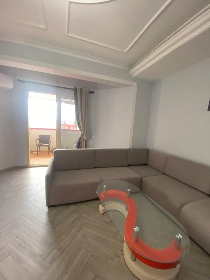 Tirane, jepet me qera apartament 1+1+Ballkon Kati 8, 65 m² 500 € (Teodor keko)