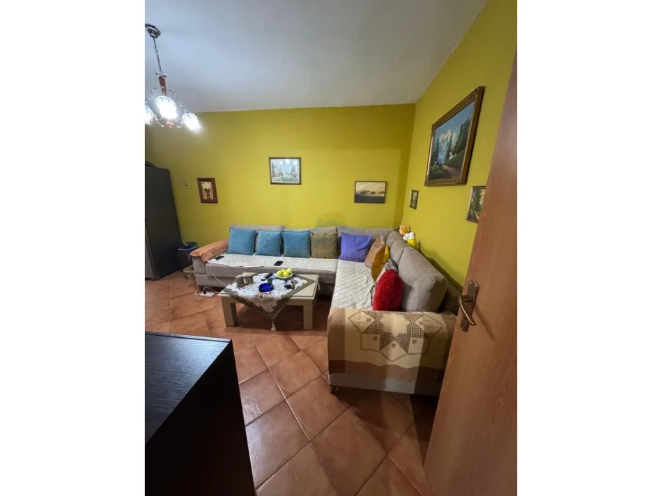 Tirane, shitet apartament 2+1+Ballkon Kati 5, 56 m² 115.000 € (Rruga Ferit Xhajko)