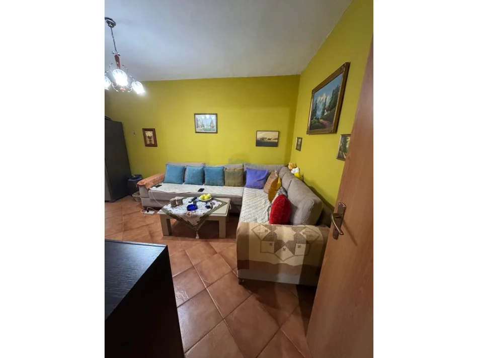 Tirane, shitet apartament 2+1 Kati 5, 56 m² 115.000 € (Rruga Ferit Xhajko)