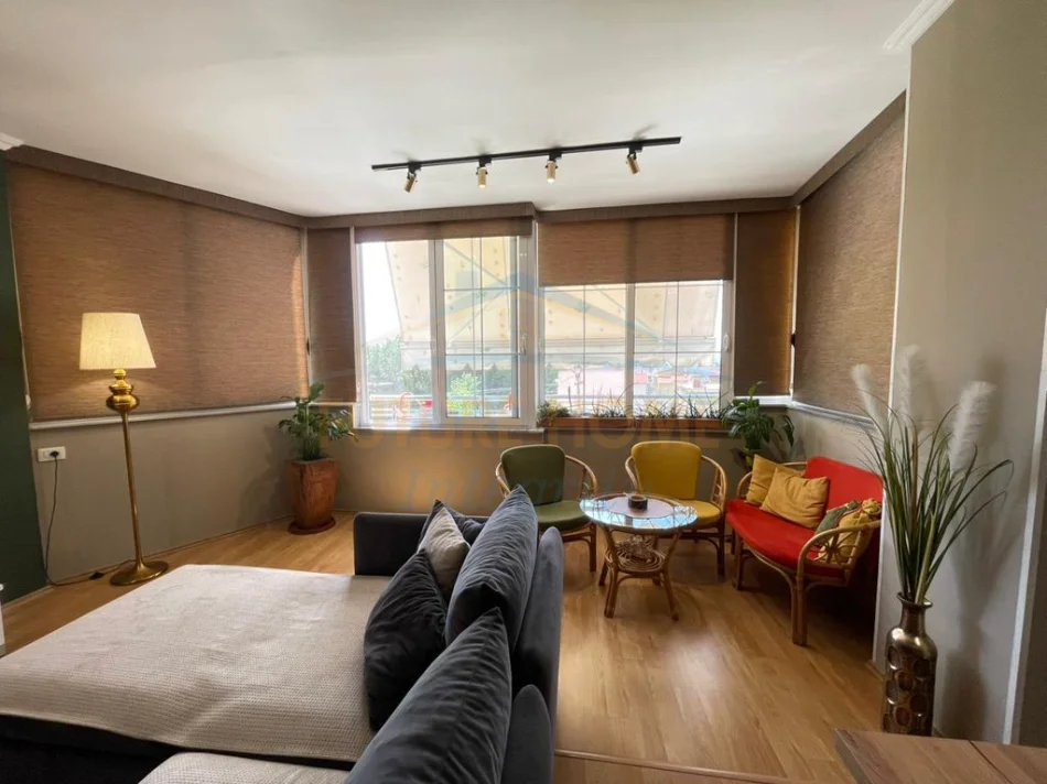 Tirane, shitet apartament 3+1 Kati 2, 109 m² 200.000 € (Fresku)