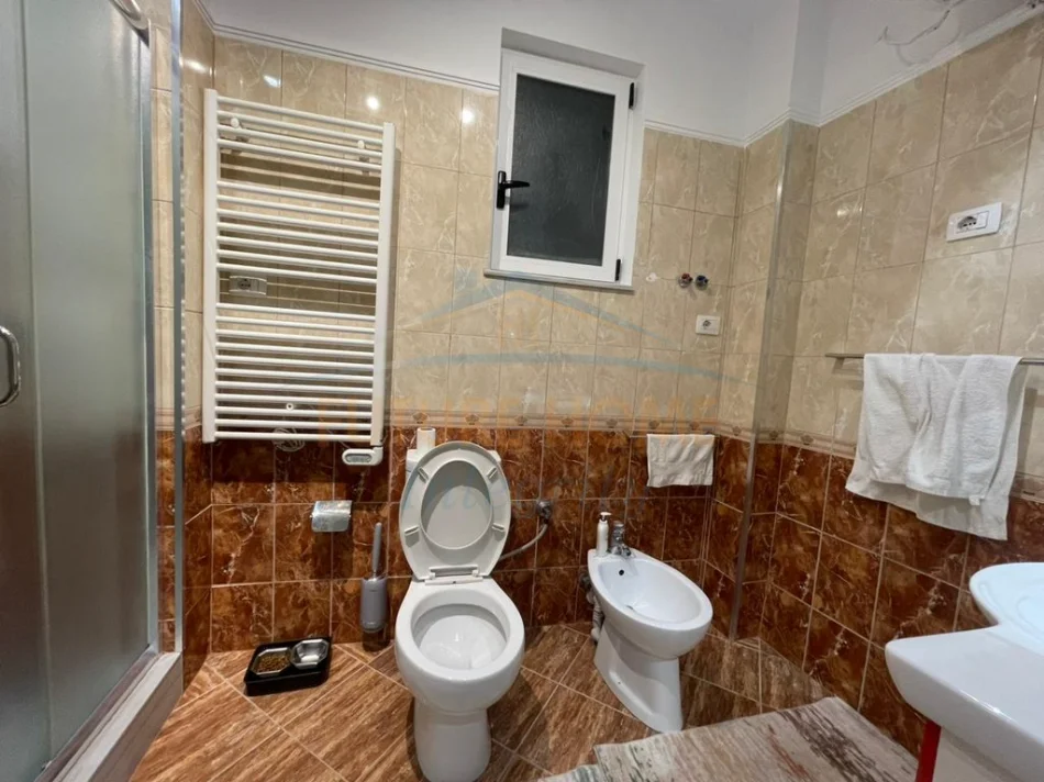 Tirane, shitet apartament 3+1+2, Kati 2, 109 m² 200.000 € (Fresku)