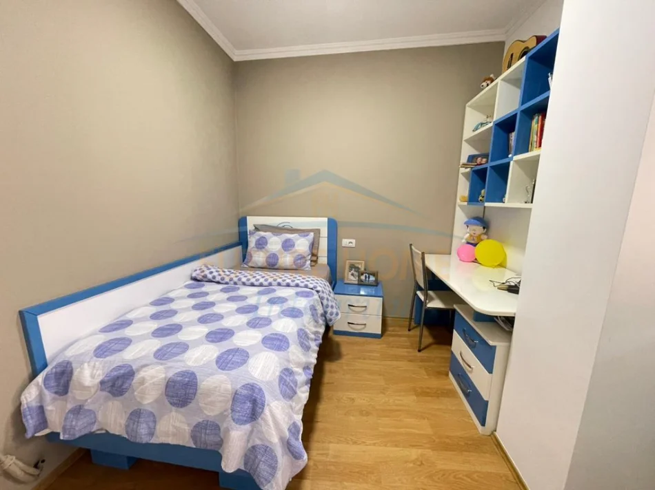 Tirane, shitet apartament 3+1+Aneks+Ballkon Kati 2, 109 m² 183.000 € (Fresk)