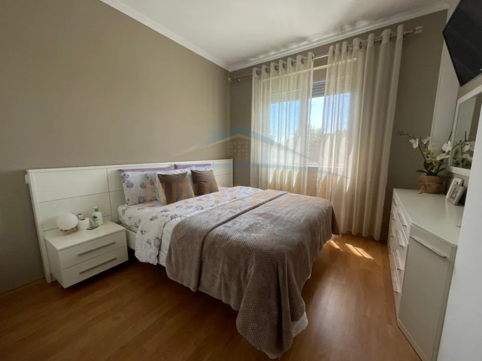 Tirane, shitet apartament 3+1 Kati 2, 109 m² 200.000 € (fresku)