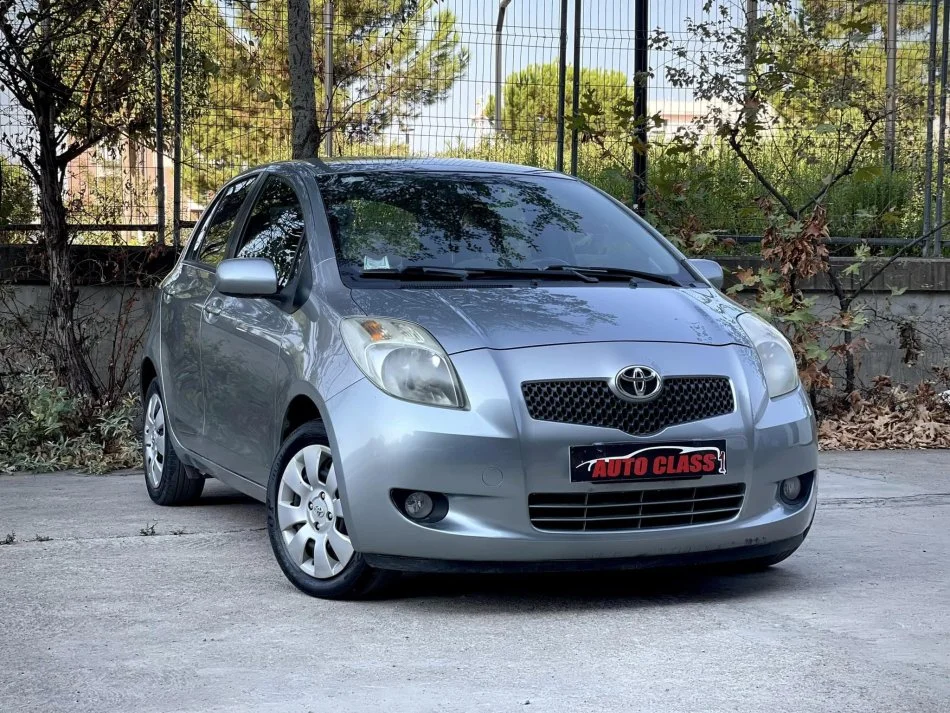 Tirane, shes makine TOYOTA YARIS Benzin, gri metalizato manuale Kondicioner 184.000 km 3.390 €