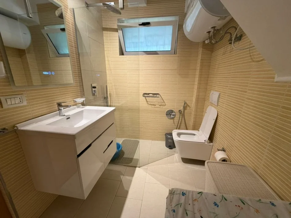 Tirane, jepet me qera shtepi 1+1 Kati 1, 49 m² 530 € (21 dhjetori)