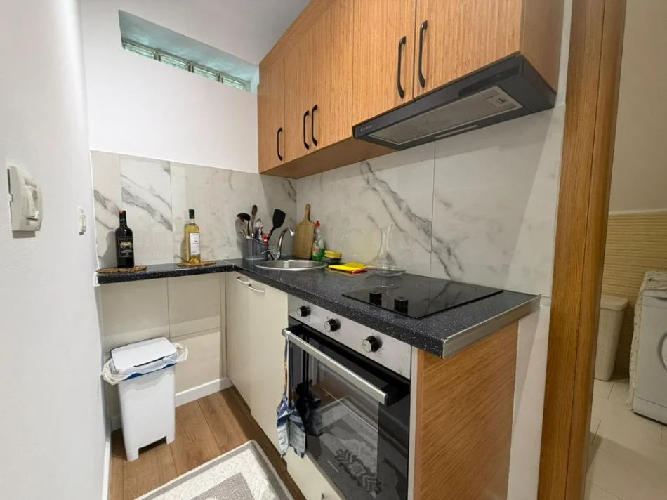 Tirane, jepet me qera apartament 1+1 Kati 1, 48 m² 530 € (21 Dhjetori)