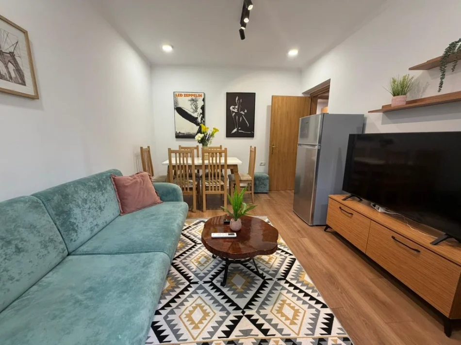 Tirane, jepet me qera shtepi 1+1 Kati 1, 49 m² 530 € (21 dhjetori)