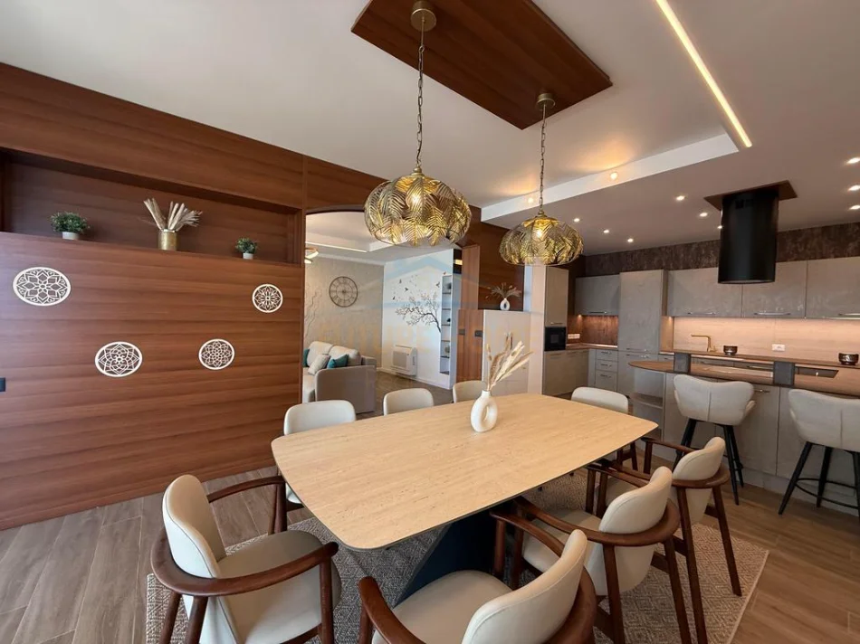 Vlore, shitet apartament+verande | Penthouse 2+1+Aneks+Ballkon Kati 0, 167 m² 549.000 € (Uji i Ftohte)