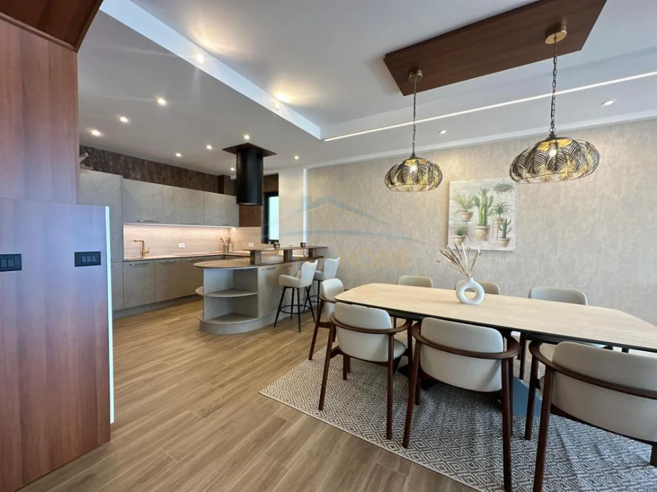 Vlore, shitet apartament+verande | Penthouse 2+1+Aneks+Ballkon Kati 0, 167 m² 549.000 € (Uji i Ftohte)