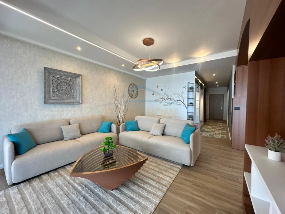 Vlore, shitet apartament+verande | Penthouse 2+1+Aneks+Ballkon Kati 0, 167 m² 549.000 € (Uji i Ftohte)