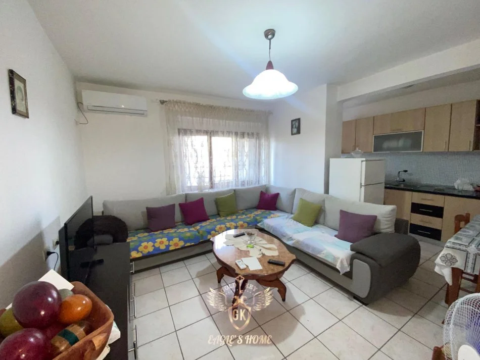 Durres, jap me qera apartament 1+1+Ballkon Kati 2, 70 m² 250 € 