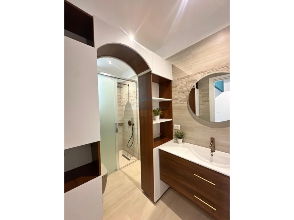 Vlore, shitet apartament+verande | Penthouse 2+1+Aneks+Ballkon Kati 0, 167 m² 549.000 € (Uji i Ftohte)