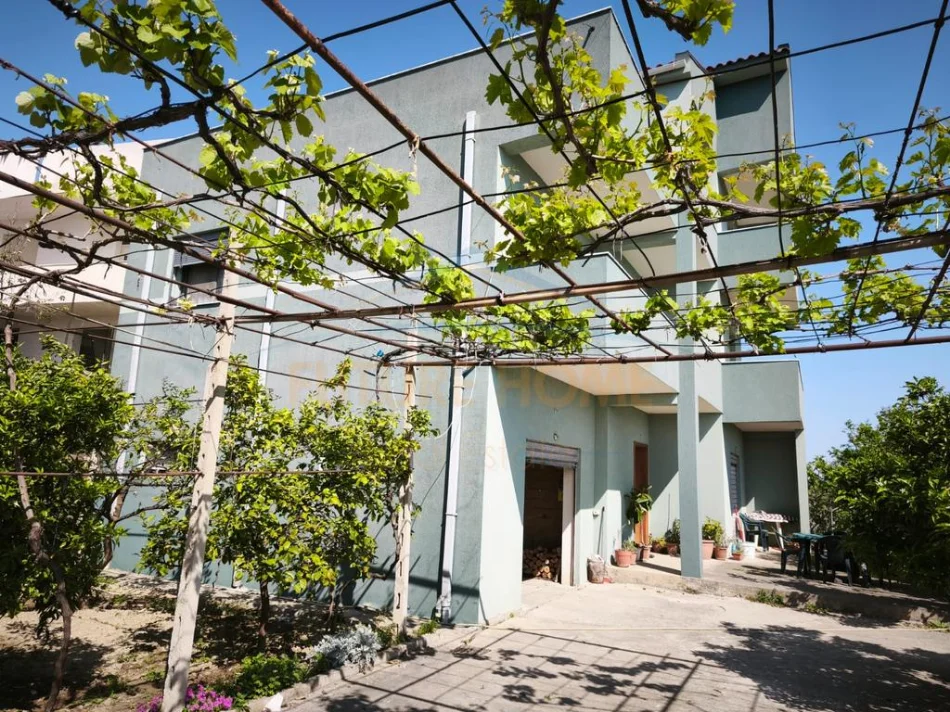 Durres, shitet shtepi 5+1+Aneks+Ballkon Kati 3, 416 m² 550.000 € 
