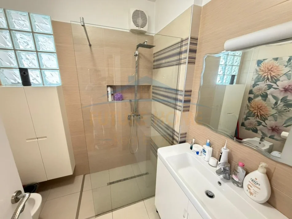 Tirane, shitet apartament 2+1 Kati 7, 88 m² 210.000 € (Unaza e re)