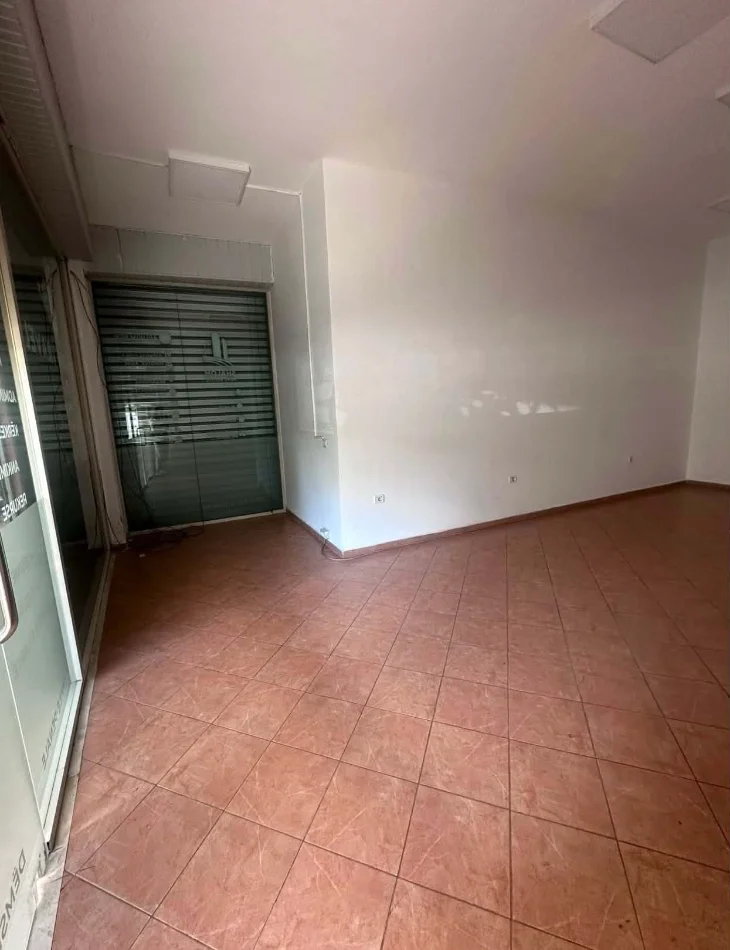 Tirane, shitet ambjent biznesi Kati 0, 37 m² 140.000 € (Selvia)