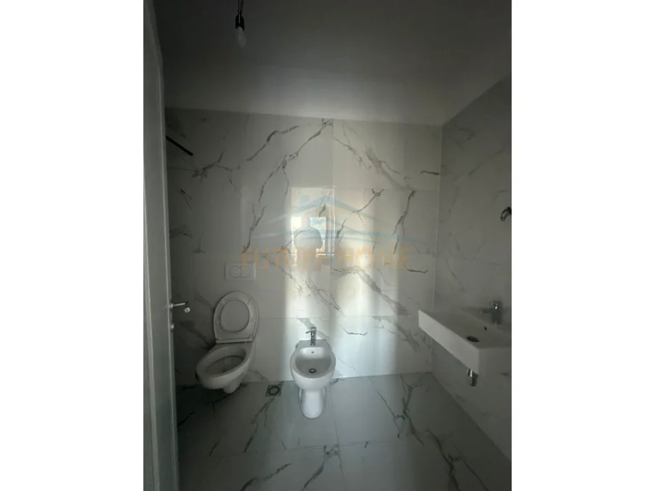 Tirane, jepet me qera apartament 2+1 Kati 1, 105 m² 700 € (Bulevardi i Ri,Tiranë)