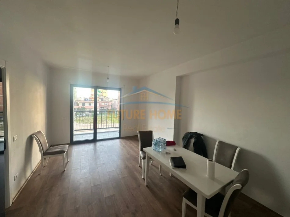 Tirane, jepet me qera apartament 2+1 Kati 1, 105 m² 700 € (Bulevardi i Ri,Tiranë)