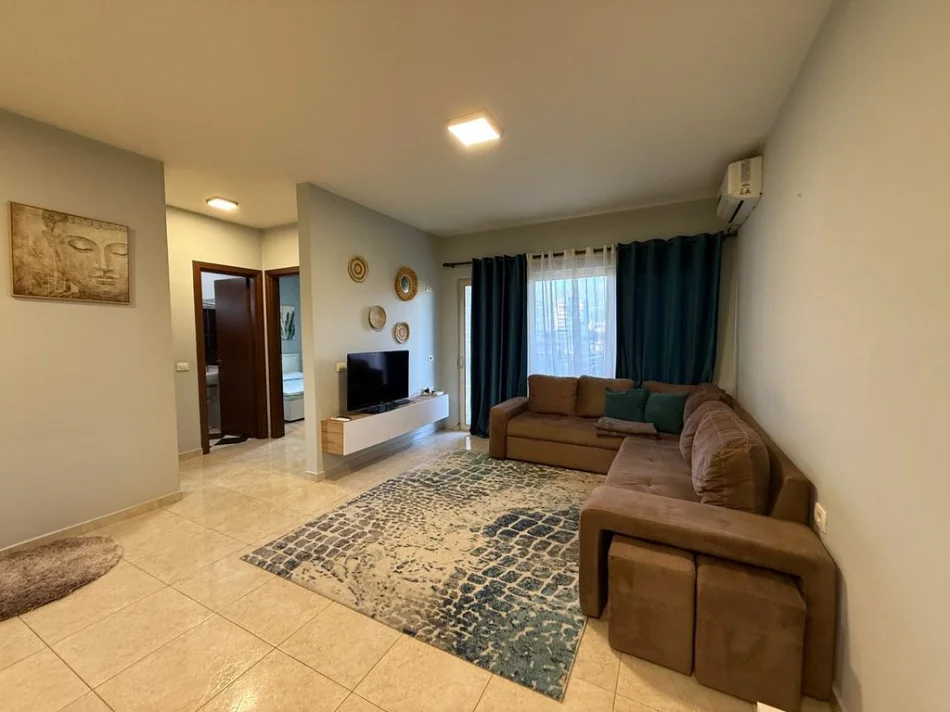 Tirane, jepet me qera apartament 2+1+Ballkon Kati 4, 74 m² 550 € 