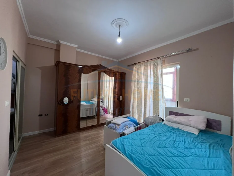 Tirane, Qera Apartament 2+1, Kati 5, 102 m² 630 € (Xhamllik)