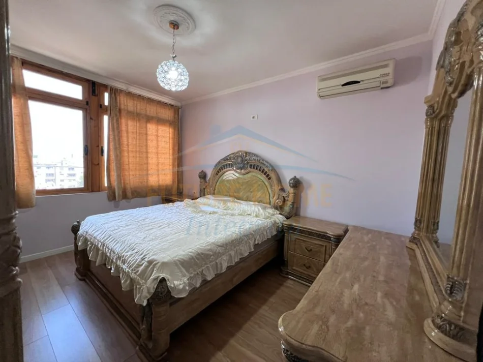 Tirane, Qera Apartament 2+1, Kati 5, 102 m² 630 € (Xhamllik)