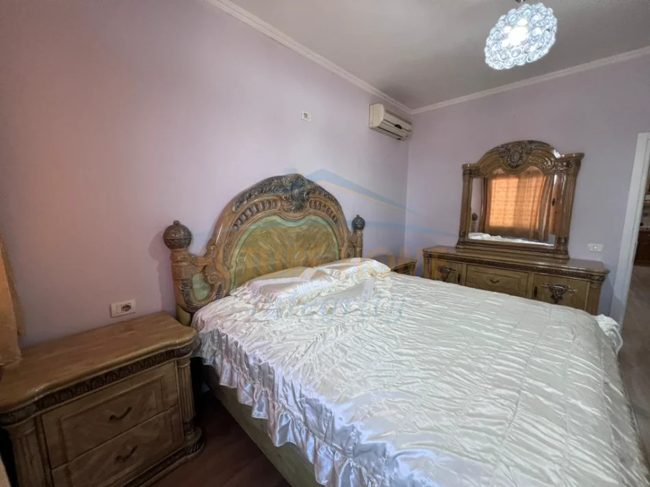 Tirane, jepet me qera apartament 2+1 Kati 5, 102 m² 630 € (Xhamllik)