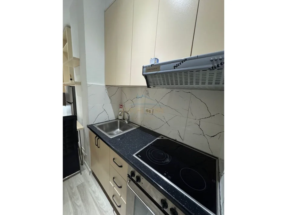 Tirane, jepet me qera apartament Kati 0, 420 € (BARRIKADA)